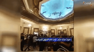 مشاهد لاقتحام أنصار الصدر القصر الجمهوري في بغداد