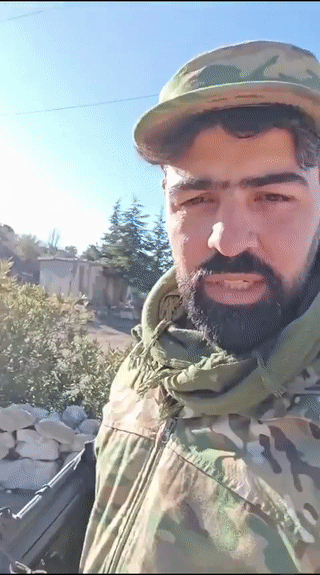 مقاتل من هيئة تحرير الشام يسخر من الجيش اللبناني من داخل الأراضي اللبنانية قرب معربون 3 يناير 2025