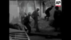 الجنود الإنجليز يطلقون النار على الشرطة في الإسماعيلية يناير 1952