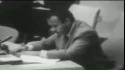 إحدى جلسات الأمم المتحدة سنة 1971 مندوب جمهورية اليمن الديموقراطية يرفض الأعتراف بالإمارات كدولهه