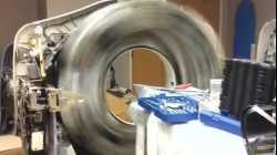 يوضح ماسح التصوير المقطعي المحوسب بدون غلافه كيف يعمل ؛ داخل الجهاز الذي يكشف عن داخلك