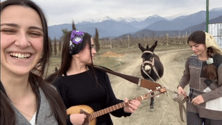 Kakheti - Trio Mandili Arabic Translation