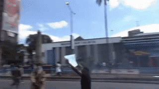 المتظاهرون الكينيون يقتحمون مبنى البرلمان، 25 يونيو 2024