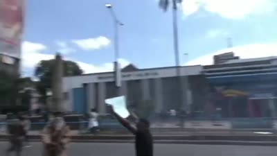 المتظاهرون الكينيون يقتحمون مبنى البرلمان، 25 يونيو 2024