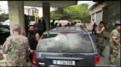 الجيش اللبناني يداهم محطات الوقود ويوزع البنزين على المواطنين مجانا، أغسطس 2021