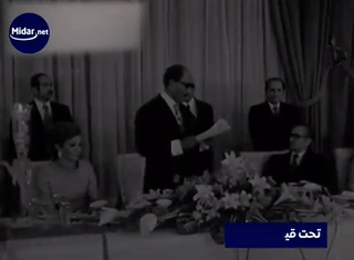 الرئيس المصري الراحل محمد أنور السادات في زيارته لإيران عام 1971 وتحدثه باللغة الفارسية