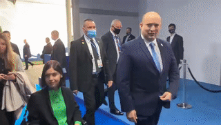 كارين الحرار (وزيرة الطاقة الإسرائيلية) مع نفتالي بنت بقمة جلاسجو 2021