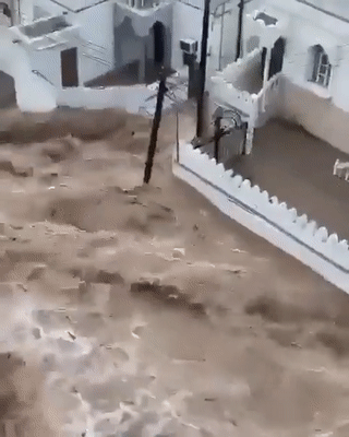 فيضانات تضرب المناطق الشرقية في عُمان، منخفض الهدير، 17 أبريل 2024