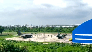 الشيخة حصينة تغادر بنجلادش على متن طائرة نقل سي-130، 5 أغسطس 2024