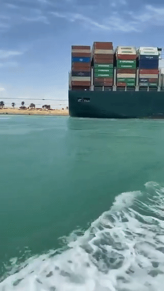 Smit's tug boat pulling Ever Given with Egyptian tug boats, 29 march 2021