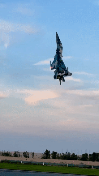 الباليه الجوي من مقاتلة Su-35