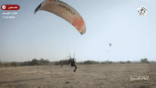 إنزال جوي لأفراد من وحدة سرب صقر العسكرية المشاركة في معركة طوفان الأقصى، أكتوبر 2023