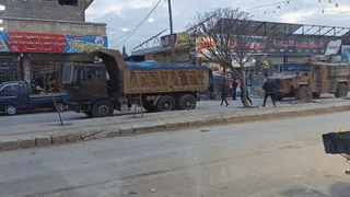 مركبات عسكرية تركية تعبر الحدود السورية عبر أعزاز وتنشر وحدات عسكرية، 5 ديسمبر 2024.