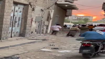 مشاهد للحرائق التي خلفتها الغارات الإسرائيلية على ميناء الحديدة باليمن 20 يوليو 2024