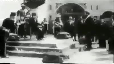 مؤسس الصهيونية تيودور هرتسل ينحني عند أقدام الخليفة عبد الحميد الثاني
