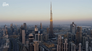 لماذا توقف العمل في برج خور دبي؟