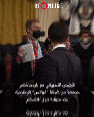 رد فعل عنيف من بايدن تجاه سؤال صحفي.. برأيك، هل استحق الشتم؟#بايدن #البيت_الأبيض #صحافة