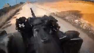 فيديو نشره فصيل أنصار التوحيد عن هجماتها ضد نقاط الجيش السوري قرب حماة (ديسمبر 2024)