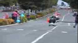 سباق للمقعدين على دراجاتهم الكهربائية