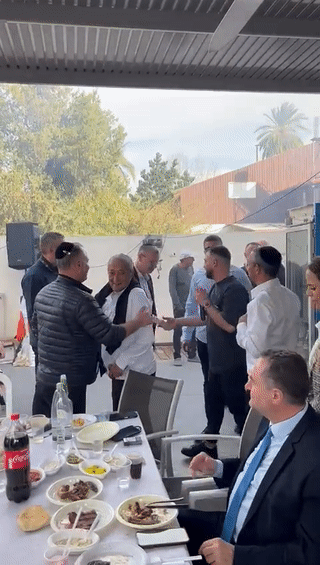 وزير العدل ياريف ليفين يزور أحد زعماء المافيا (مارس 2023)