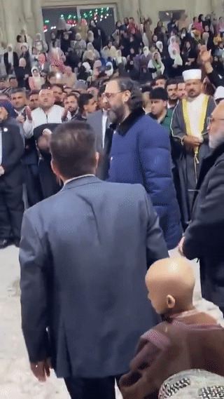 نهرو الكسزنزاني ومريديه