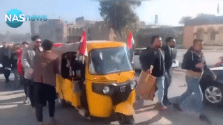 نواب تشترين يدخلون البرلمان بالتوكتوك